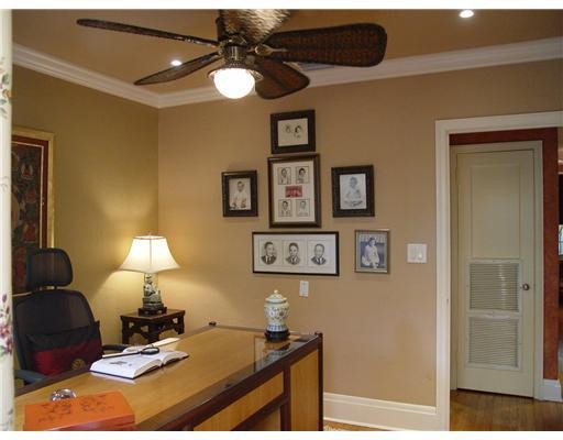645 North Victoria Park Road Fort Lauderdale, FL 33304 - Photo 24 of 25 a lamp on a table in a room
