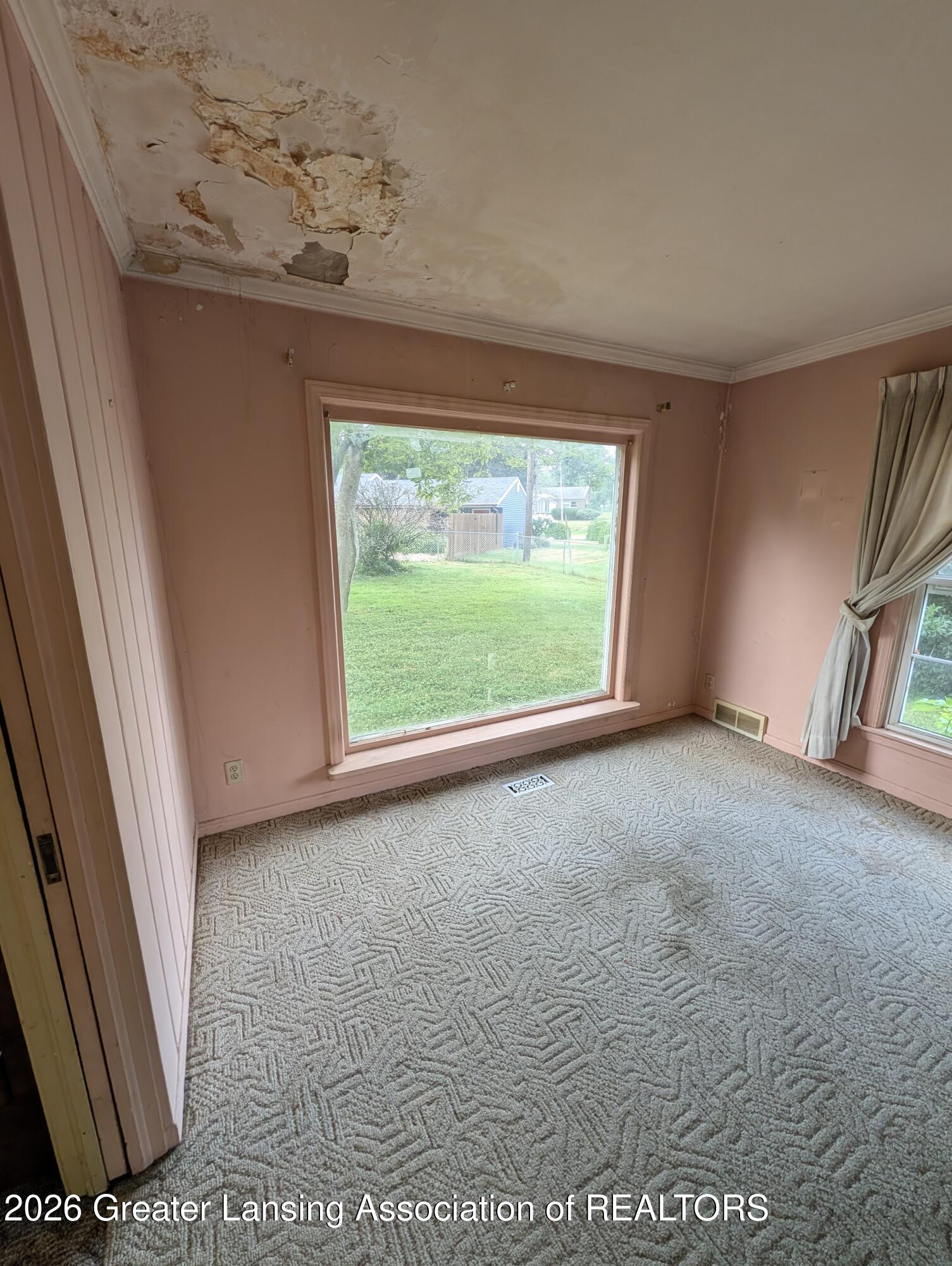 2112 Cumberland Road Lansing, MI 48906 - Photo 16 of 77 PXL_20260728_202123711.RAW-01