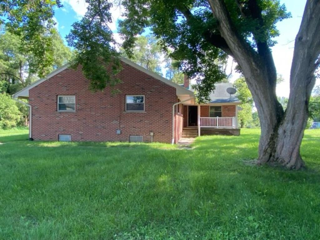 72050 Van Dyke Road Romeo, MI 48065 - Photo 5 of 47 50148656-3b9e597c-028d-43a2-a125-91c1d97b8558.JPG