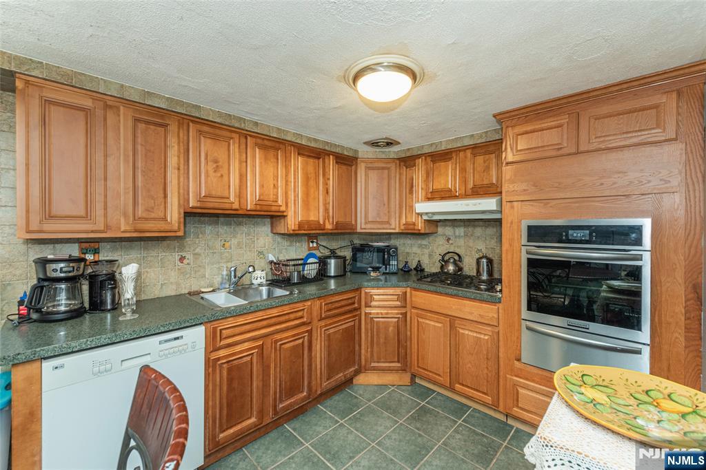 424 Oak Street Ridgefield, NJ 07657 - Photo 25 of 39 Gallery Image 25