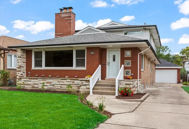 $565,000 | 10206 South St Louis Avenue, Evergreen Park, IL 60805
