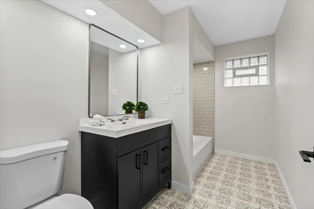 $565,000 | 10206 South St Louis Avenue, Evergreen Park, IL 60805