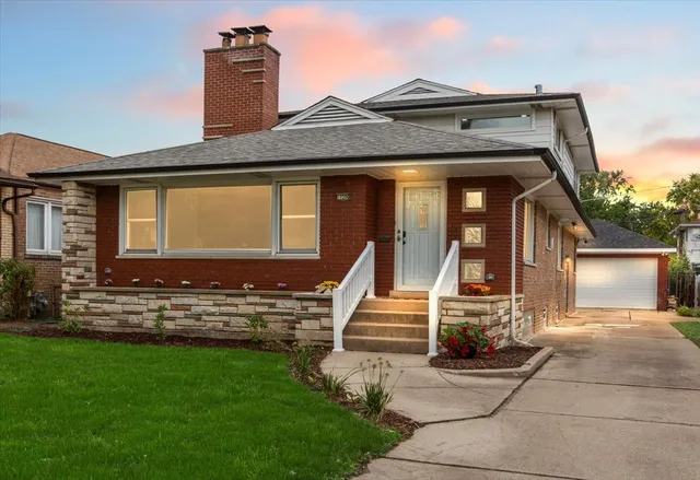 $565,000 | 10206 South St Louis Avenue, Evergreen Park, IL 60805