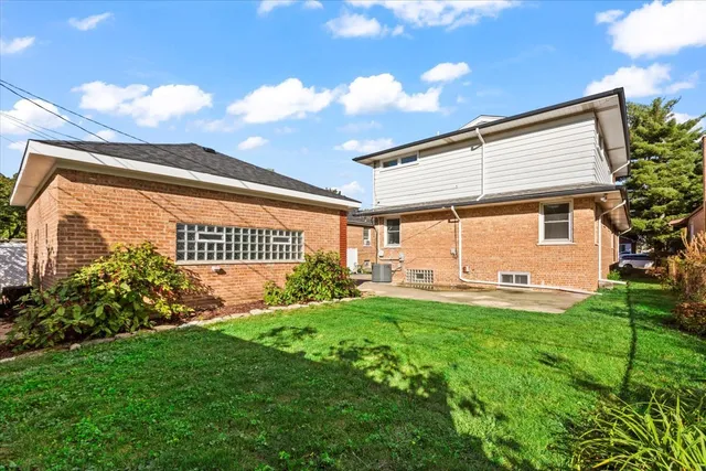 $565,000 | 10206 South St Louis Avenue, Evergreen Park, IL 60805