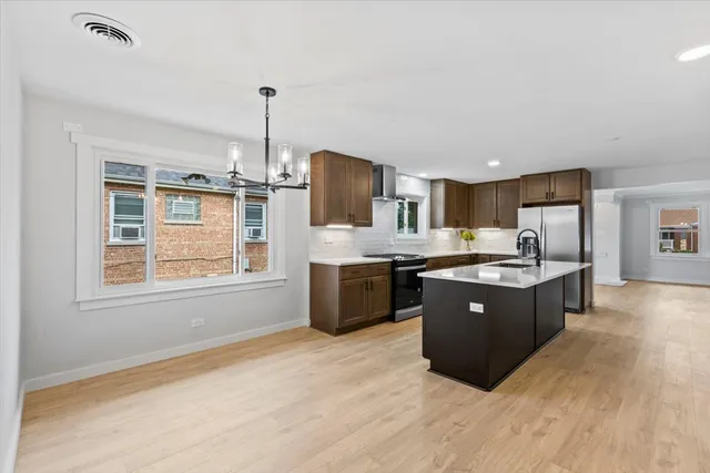 $565,000 | 10206 South St Louis Avenue, Evergreen Park, IL 60805