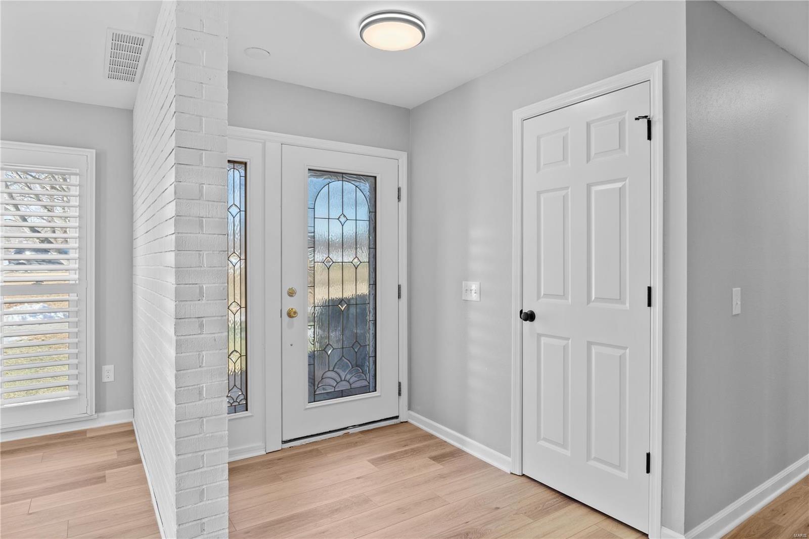 304 Holloway Road Ballwin, MO 63011 - Photo 3 of 27 Gallery Image 3