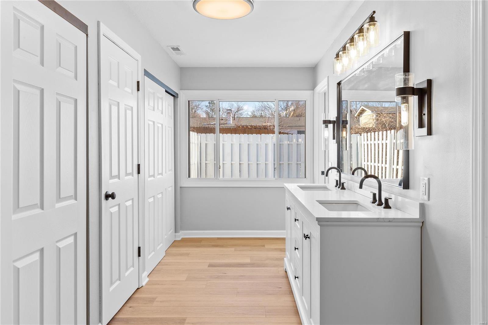 304 Holloway Road Ballwin, MO 63011 - Photo 5 of 27 Gallery Image 5