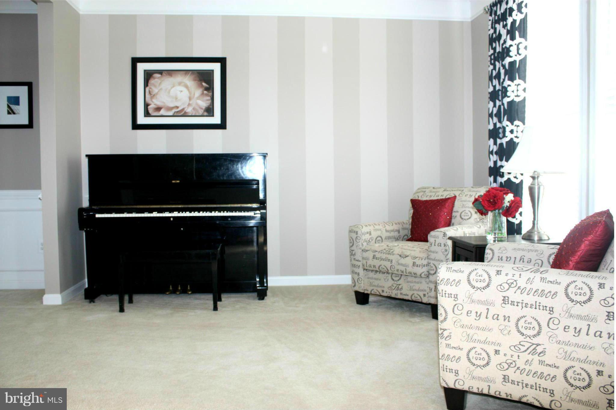 23364 Minerva Drive Ashburn, VA 20148 - Photo 7 of 30 Living Room