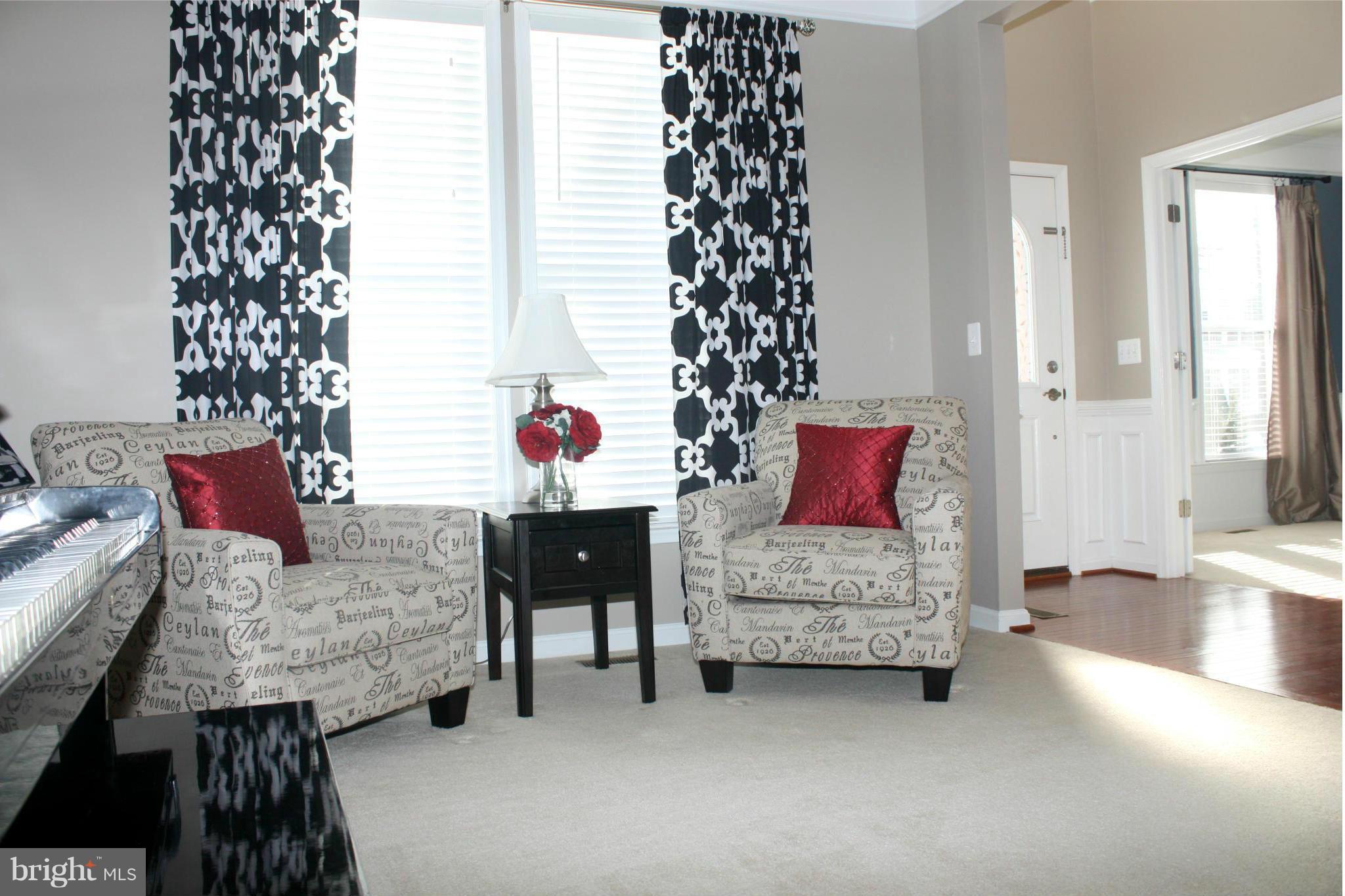 23364 Minerva Drive Ashburn, VA 20148 - Photo 8 of 30 Living Room