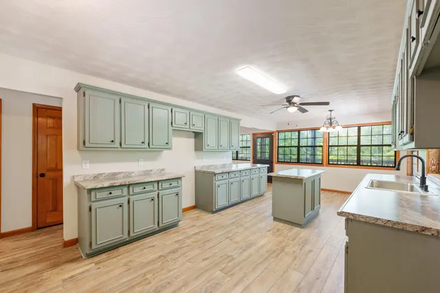 $574,900 | 10430 Highway 100, Henderson, TN 38340