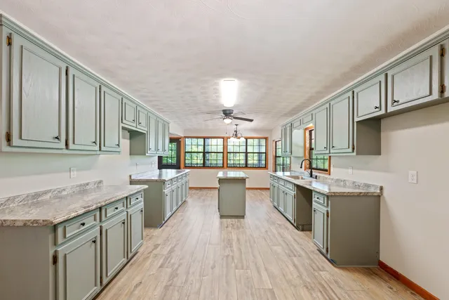 $574,900 | 10430 Highway 100, Henderson, TN 38340