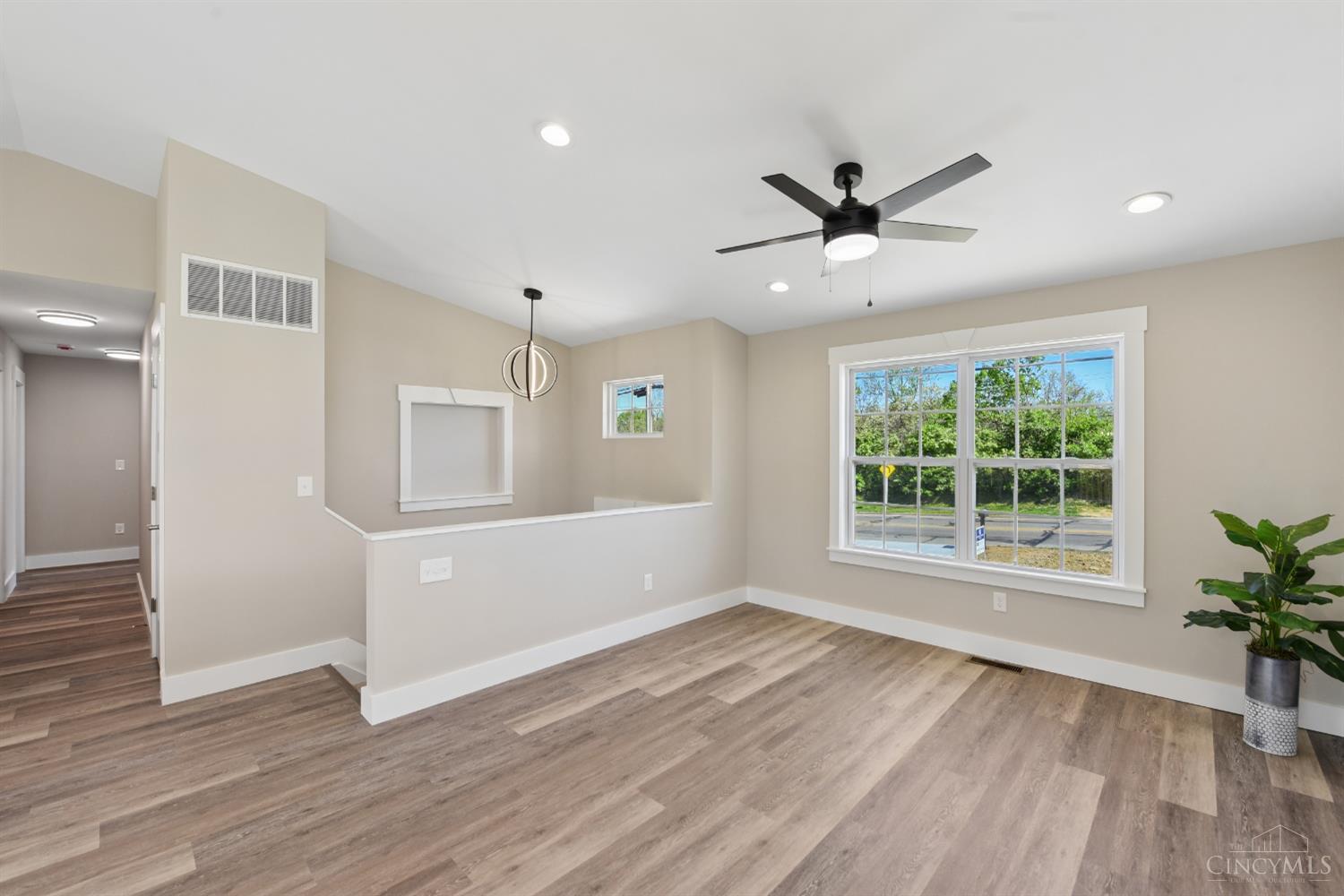 1115 Compton Road Cincinnati, OH 45231 - Photo 5 of 47