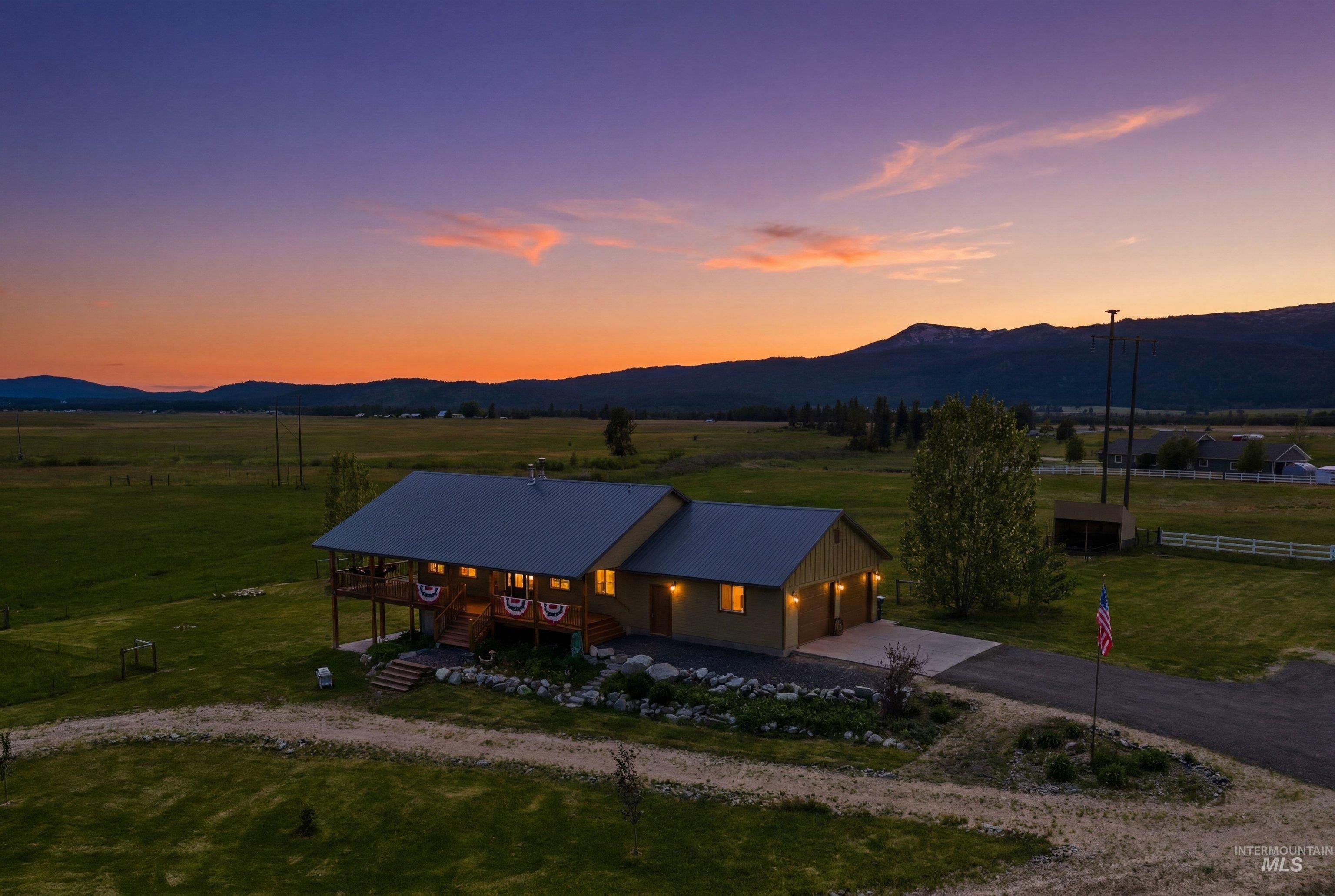 136 Goslin Loop Cascade, ID 83611 - Photo 2 of 50