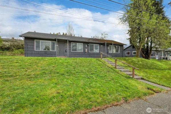 $400,000 | 3326-3328 Halverson Avenue, Bremerton, WA 98310