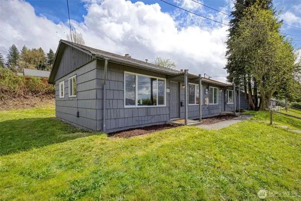 $400,000 | 3326-3328 Halverson Avenue, Bremerton, WA 98310