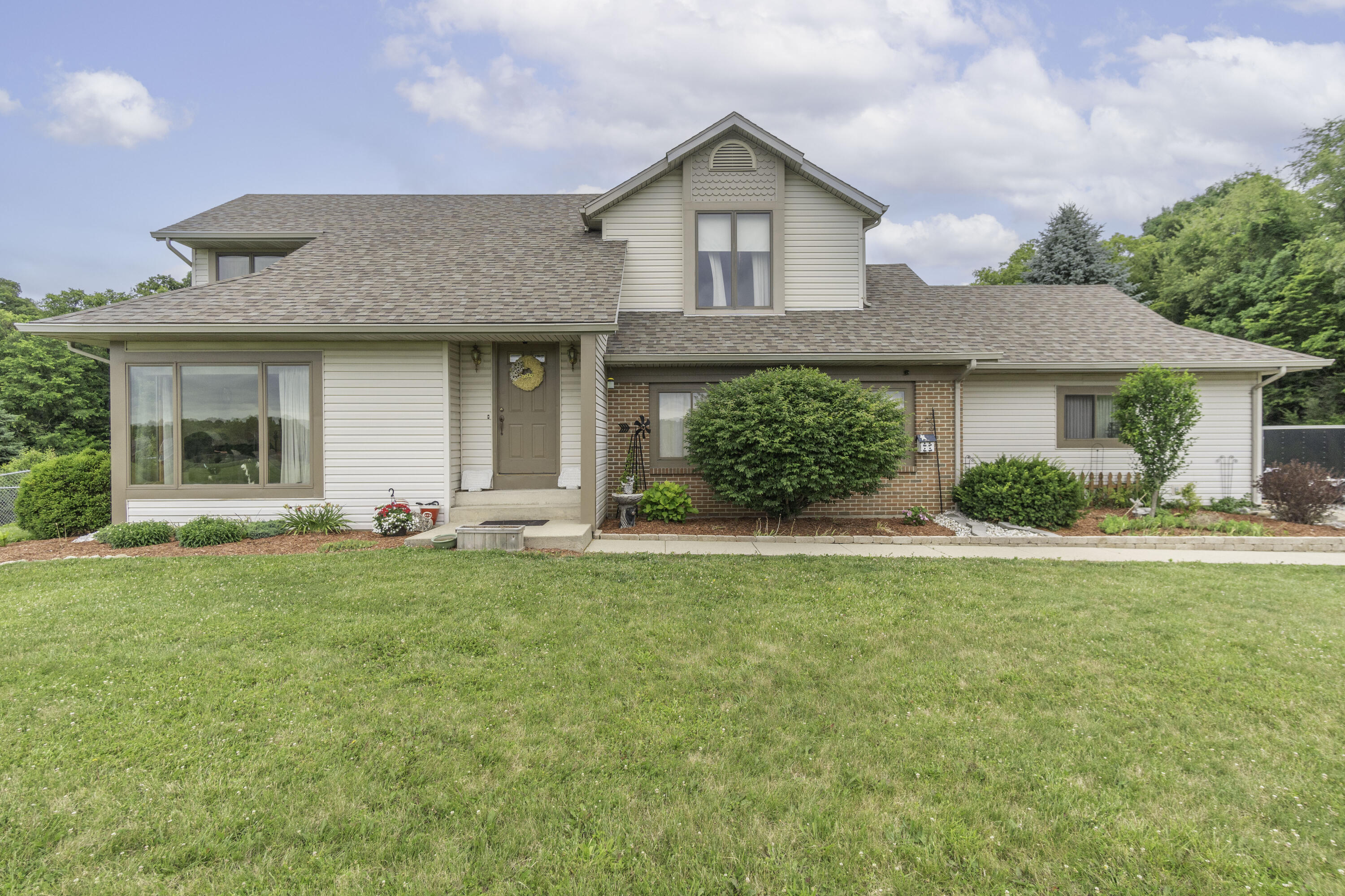 4075 Mechanicsburg Road Springfield, OH 45502 - Photo 1 of 48