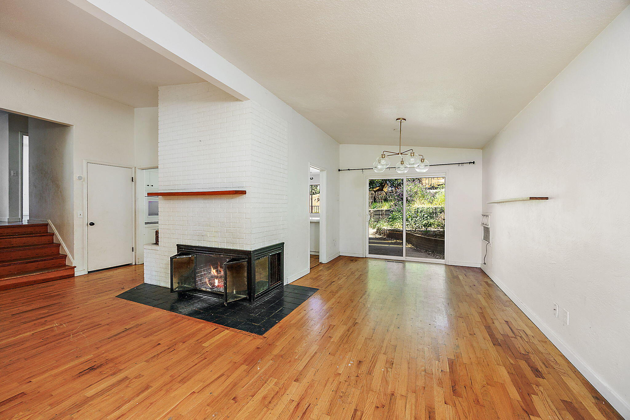240 North Barneburg Road Medford, OR 97504 - Photo 8 of 44 18