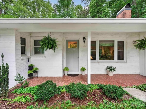 $575,000 | 52 Melody Lane, Saluda, NC 28773