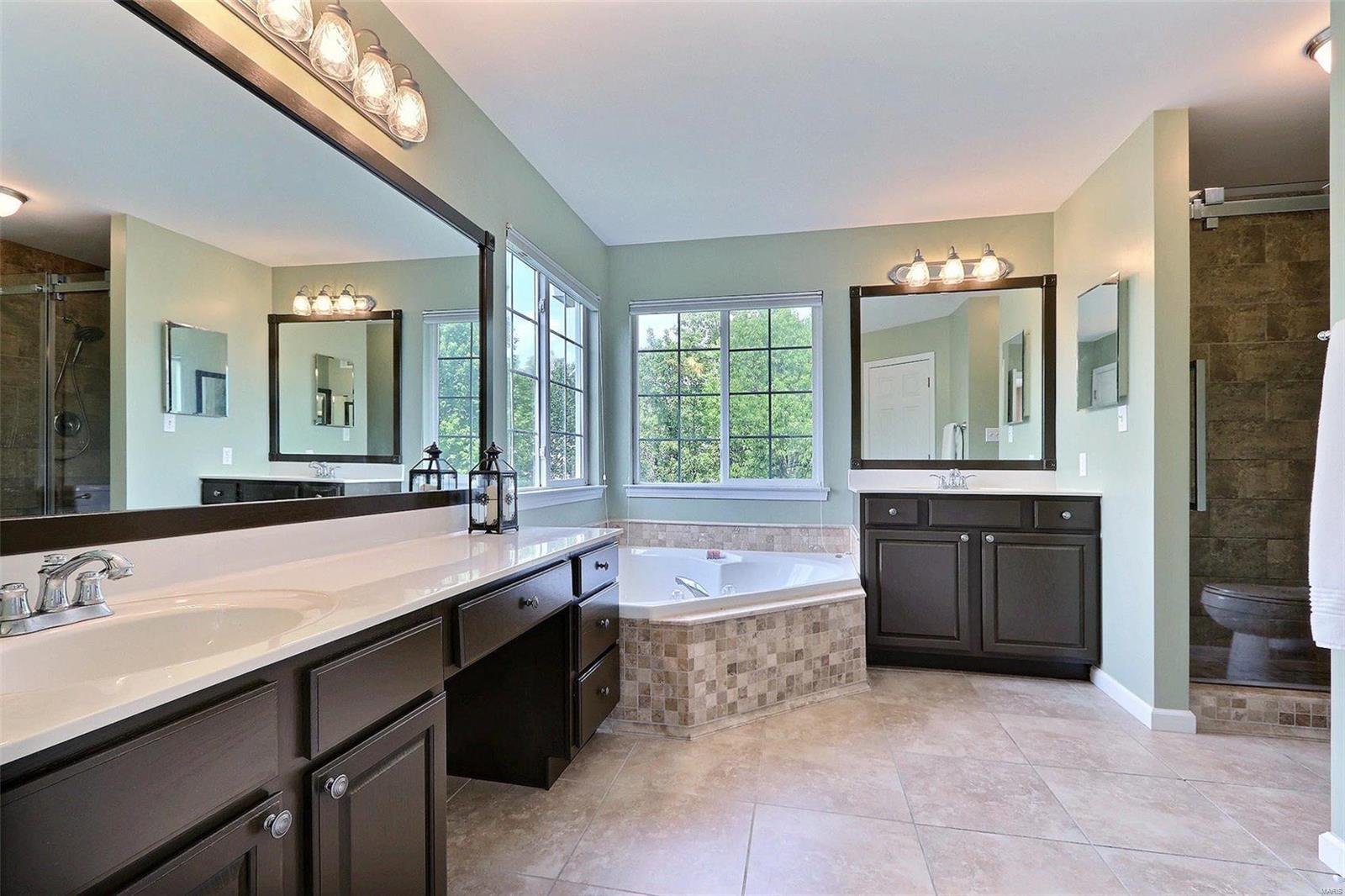 821 Castle Ridge Court Ballwin, MO 63021 - Photo 16 of 30 Gallery Image 16
