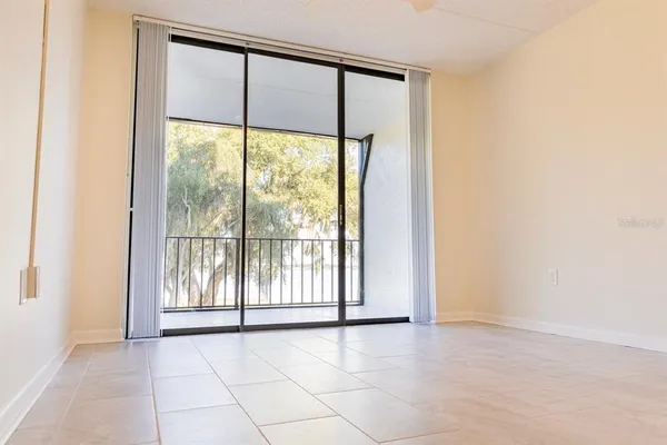 $179,000 | 208 North Lake Howard Drive, Unit 104, Winter Haven, FL 33881