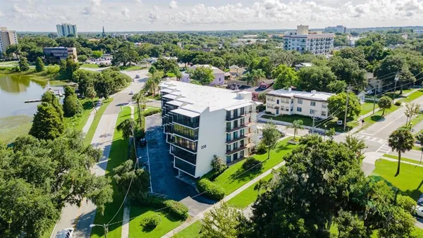 $179,000 | 208 North Lake Howard Drive, Unit 104, Winter Haven, FL 33881