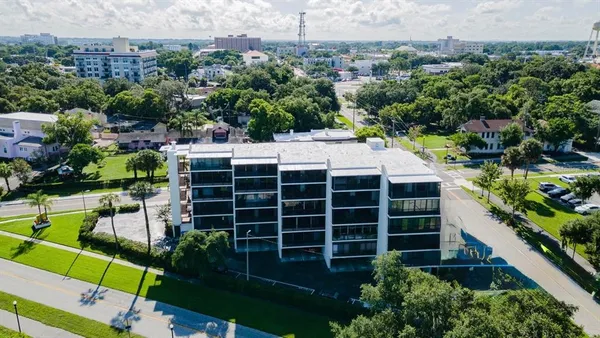 $179,000 | 208 North Lake Howard Drive, Unit 104, Winter Haven, FL 33881