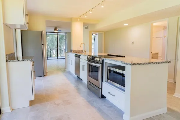 $179,000 | 208 North Lake Howard Drive, Unit 104, Winter Haven, FL 33881