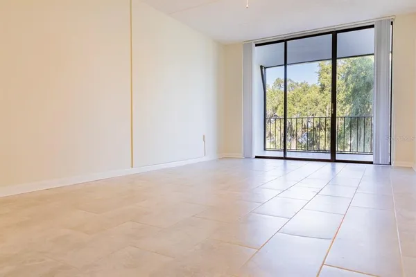 $179,000 | 208 North Lake Howard Drive, Unit 104, Winter Haven, FL 33881