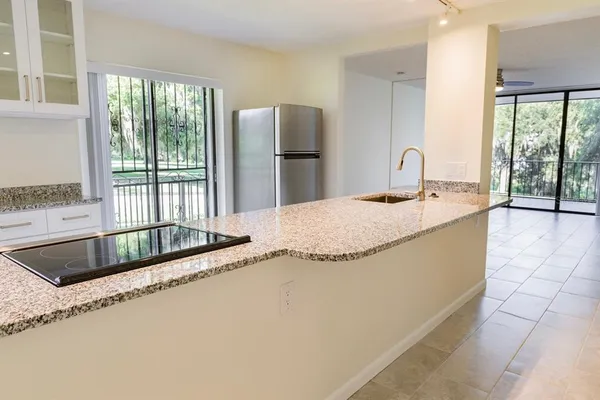 $179,000 | 208 North Lake Howard Drive, Unit 104, Winter Haven, FL 33881