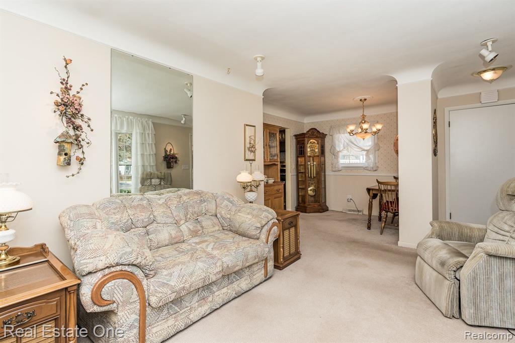 129 Texas Avenue Rochester Hills, MI 48309 - Photo 14 of 50