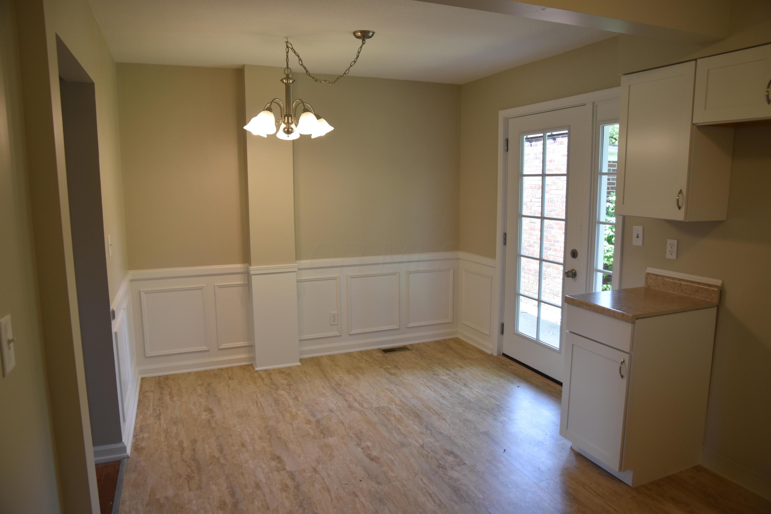 2098 Ridgeview Road, Unit B Upper Arlington, OH 43221 - Photo 4 of 22
