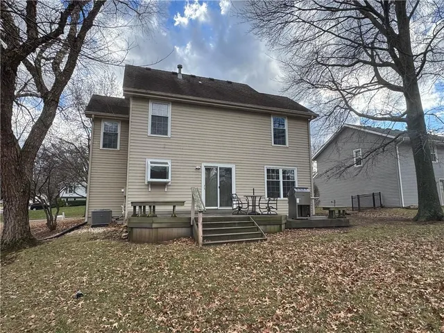 $369,950 | 15318 West 80th Place, Lenexa, KS 66219