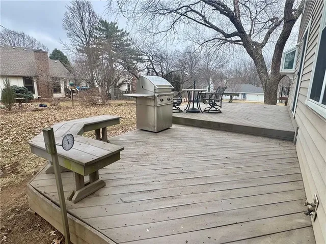 $369,950 | 15318 West 80th Place, Lenexa, KS 66219