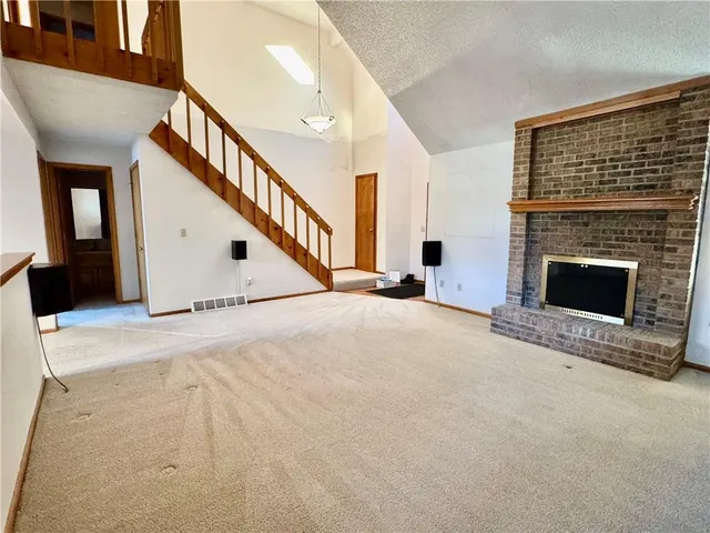 $369,950 | 15318 West 80th Place, Lenexa, KS 66219