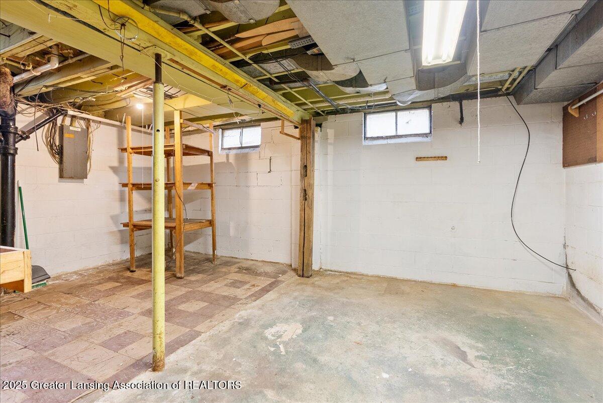 629 East Cavanaugh Road Lansing, MI 48910 - Photo 26 of 32 27-Media Jett - 24