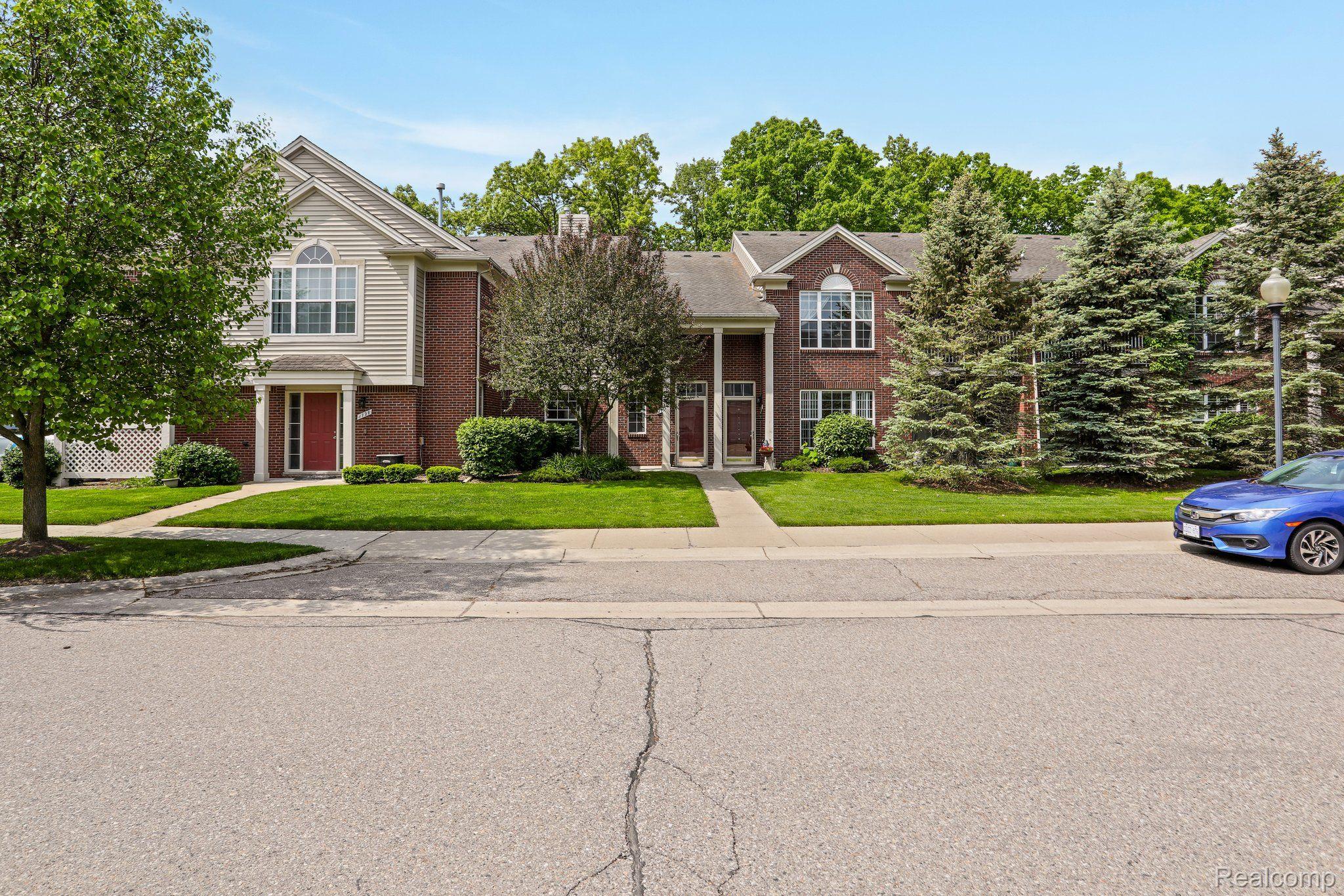 1730 Deepwood Circle Rochester, MI 48307 - Photo 3 of 20 Gallery Image 3
