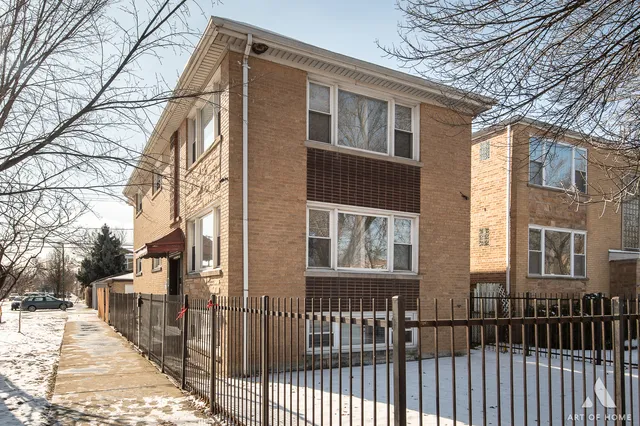 $2,100 | 2750 North Linder Avenue, Unit 2, Chicago, IL 60639