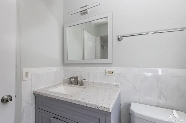 $2,100 | 2750 North Linder Avenue, Unit 2, Chicago, IL 60639