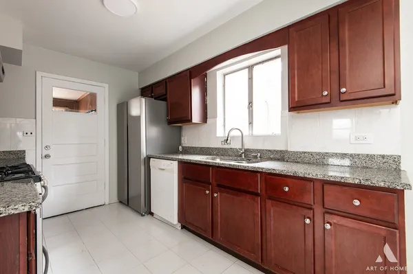 $2,100 | 2750 North Linder Avenue, Unit 2, Chicago, IL 60639