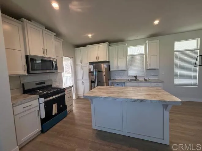 375 East Ross, Unit 403 El Centro, CA 92243 - Photo 2 of 14