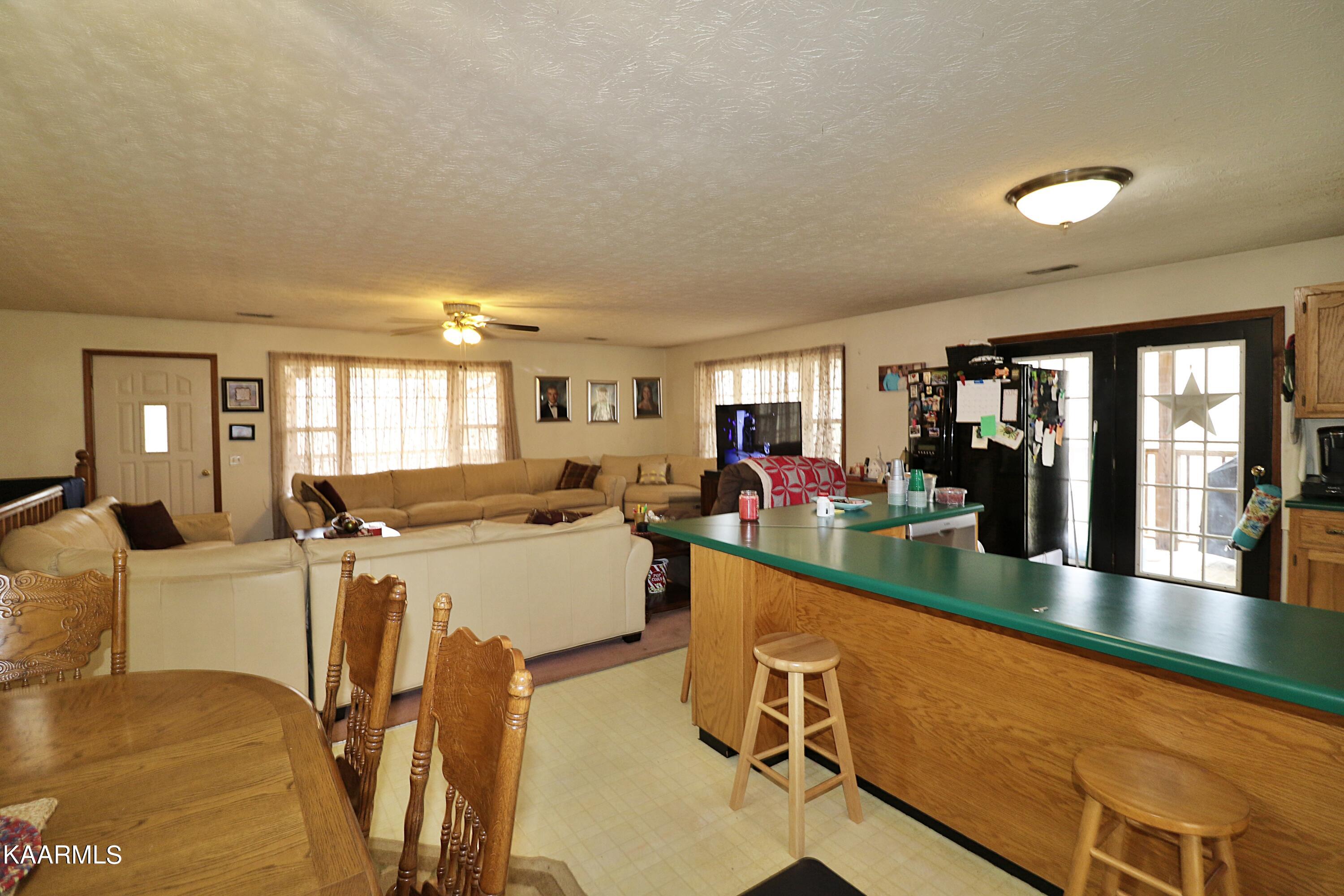 6201 Buffalo Road Oneida, TN 37841 - Photo 11 of 58 094A2934