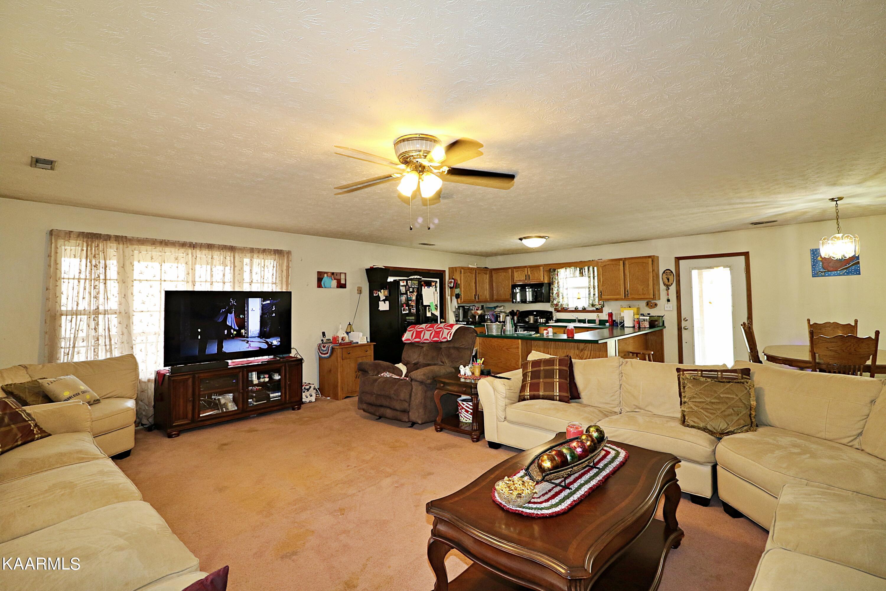 6201 Buffalo Road Oneida, TN 37841 - Photo 8 of 58 094A2935