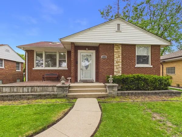 $335,000 | 2308 Stratford Avenue, Westchester, IL 60154