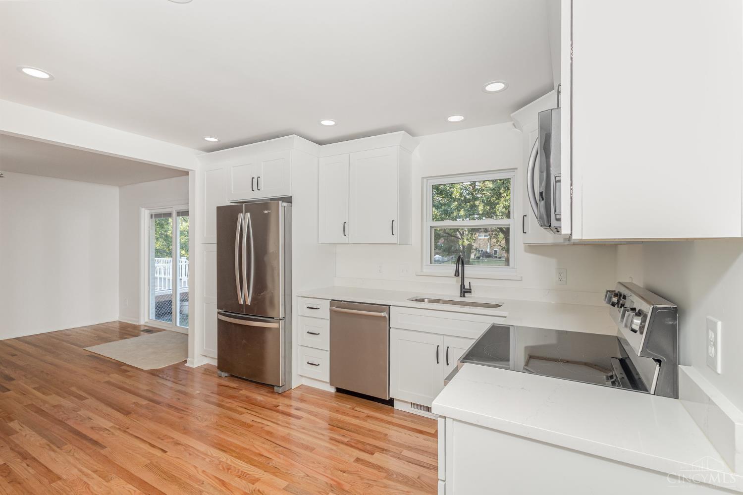 5768 Lawrence Road Cincinnati, OH 45248 - Photo 9 of 25