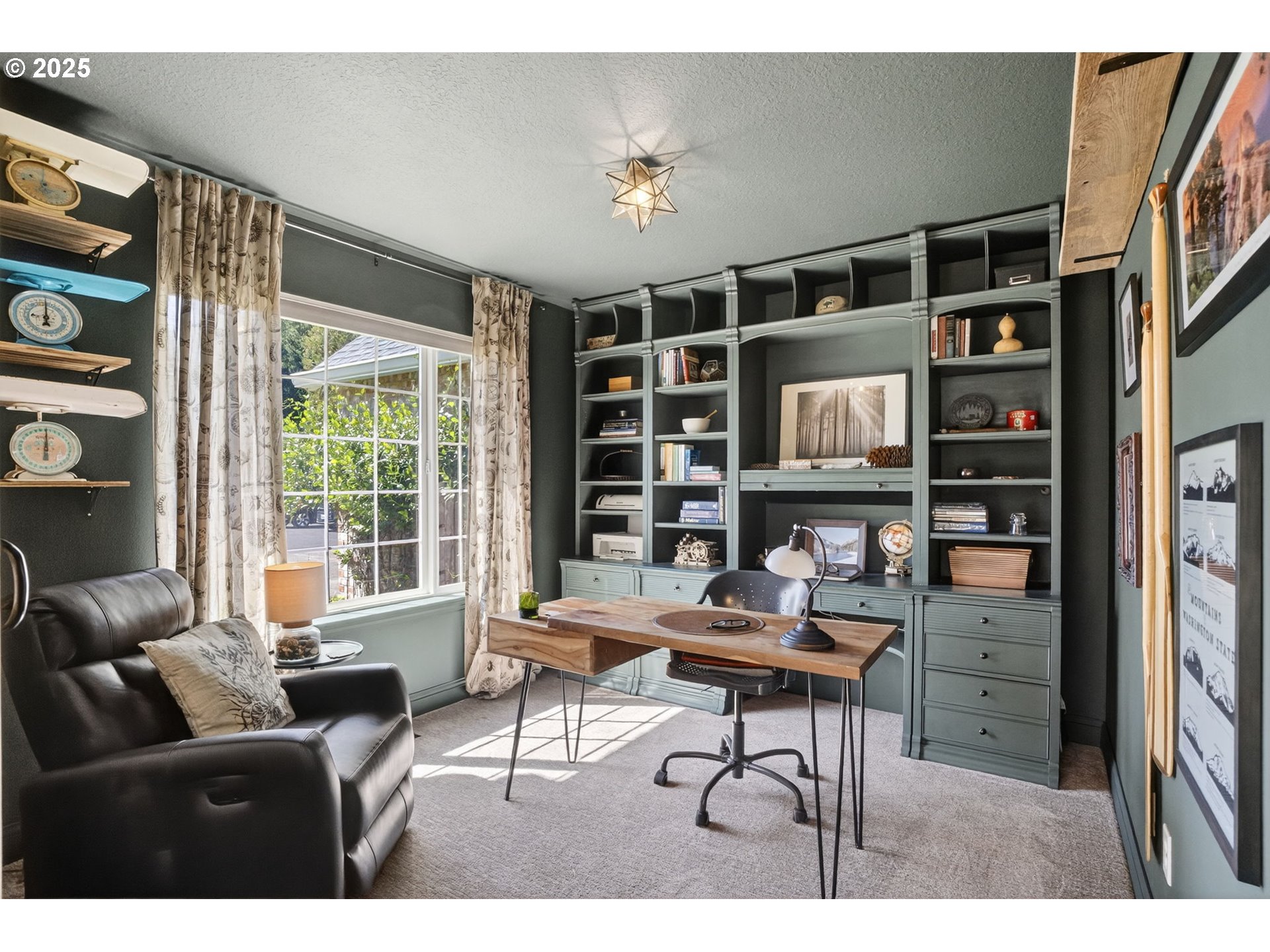 32102 Northwest Eagle Crest Drive Ridgefield, WA 98642 - Photo 19 of 48 a workspace with furniture and a window