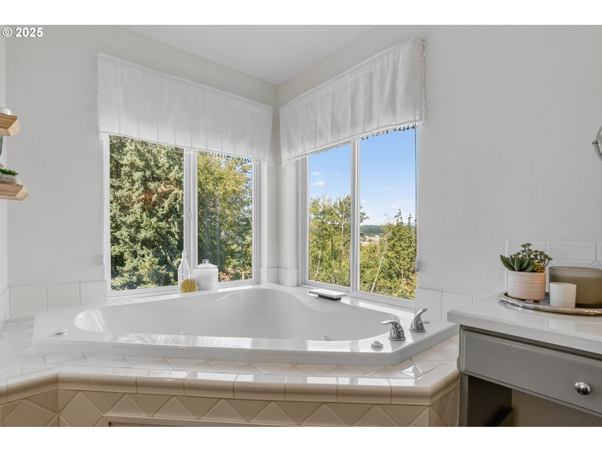 32102 Northwest Eagle Crest Drive Ridgefield, WA 98642 - Photo 24 of 48 a bathroom with a bathtub and a sink