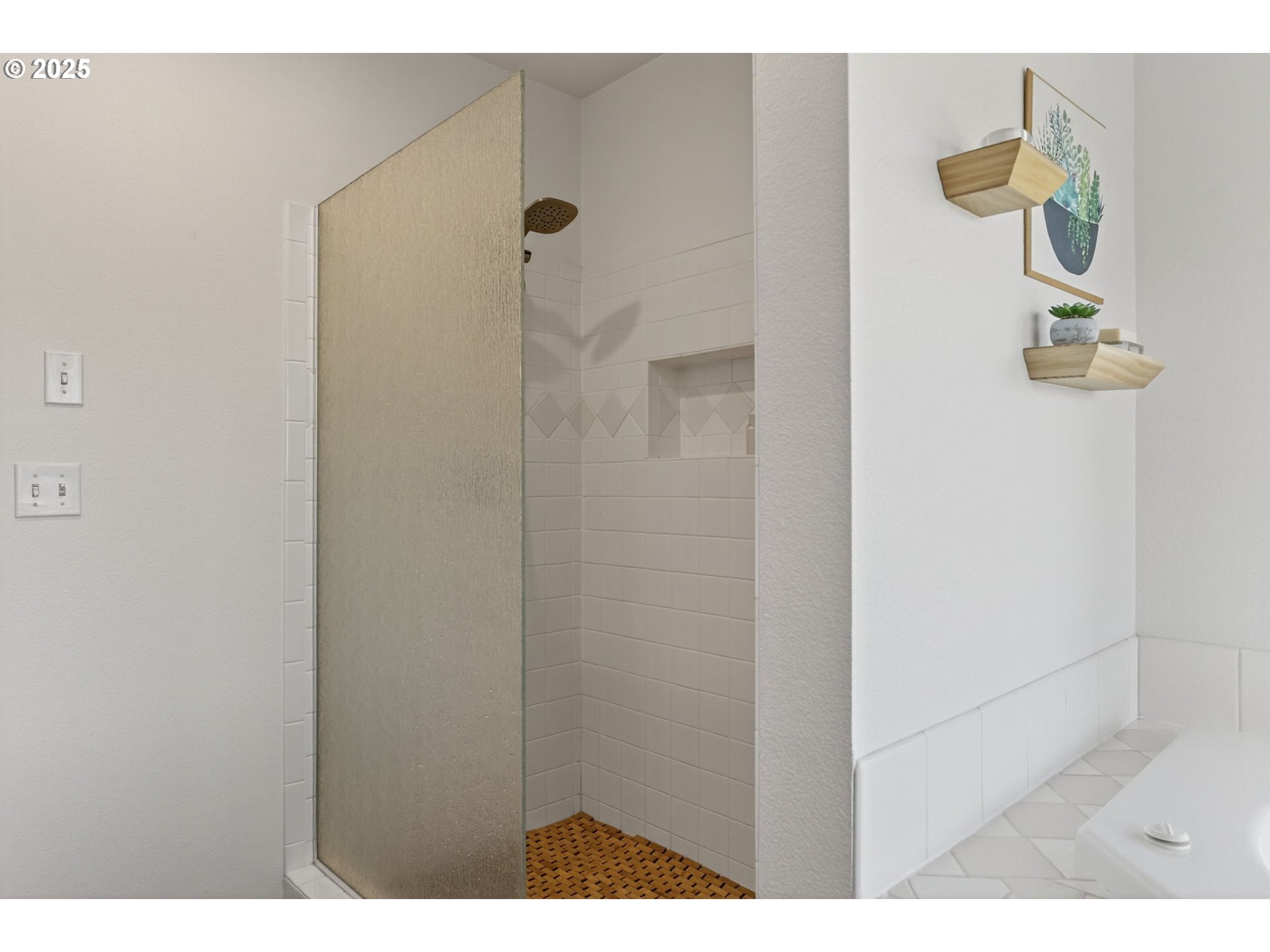 32102 Northwest Eagle Crest Drive Ridgefield, WA 98642 - Photo 25 of 48 a bathroom with a shower