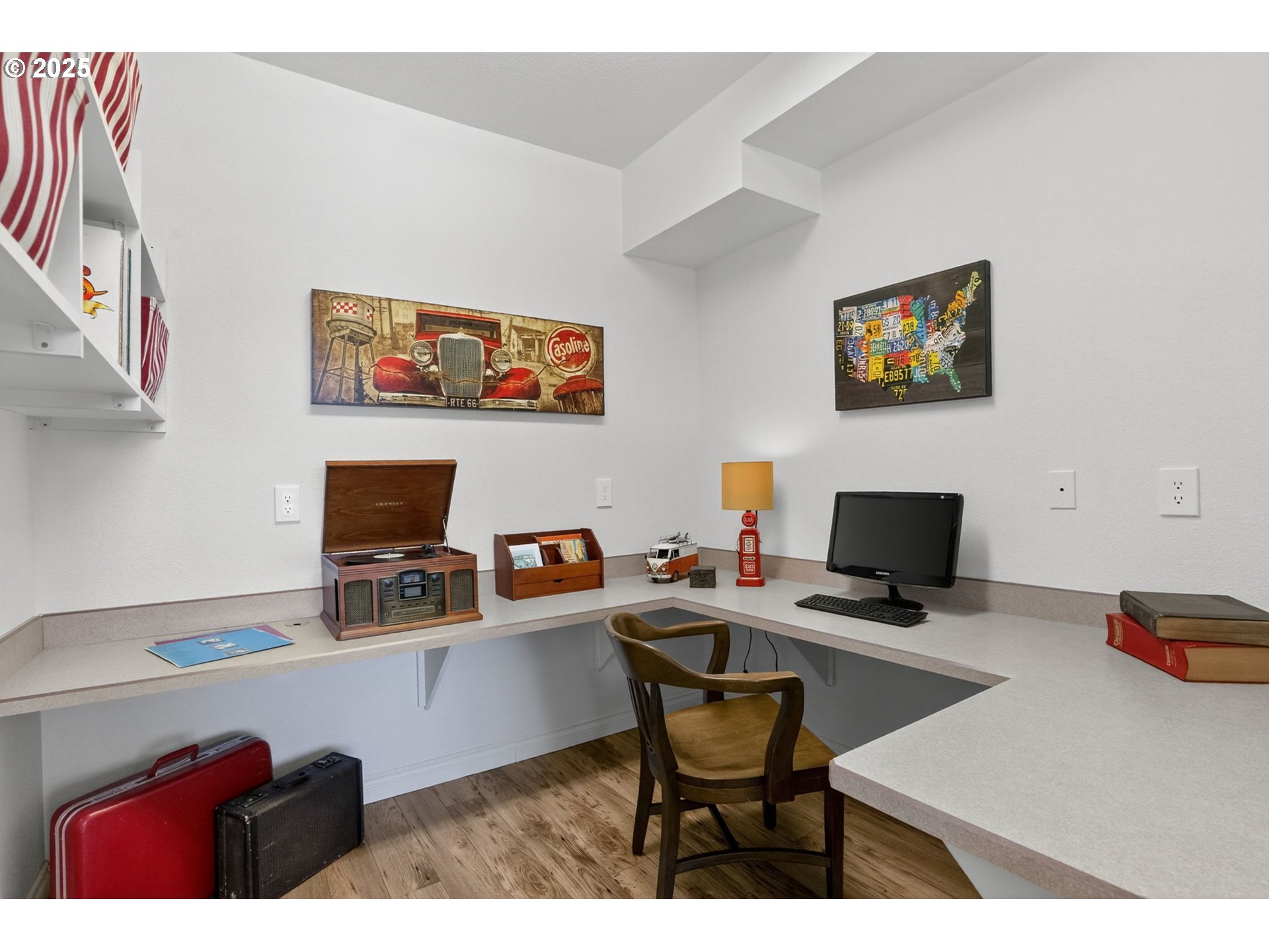 32102 Northwest Eagle Crest Drive Ridgefield, WA 98642 - Photo 37 of 48 a workstation with a desk and chair on the work space