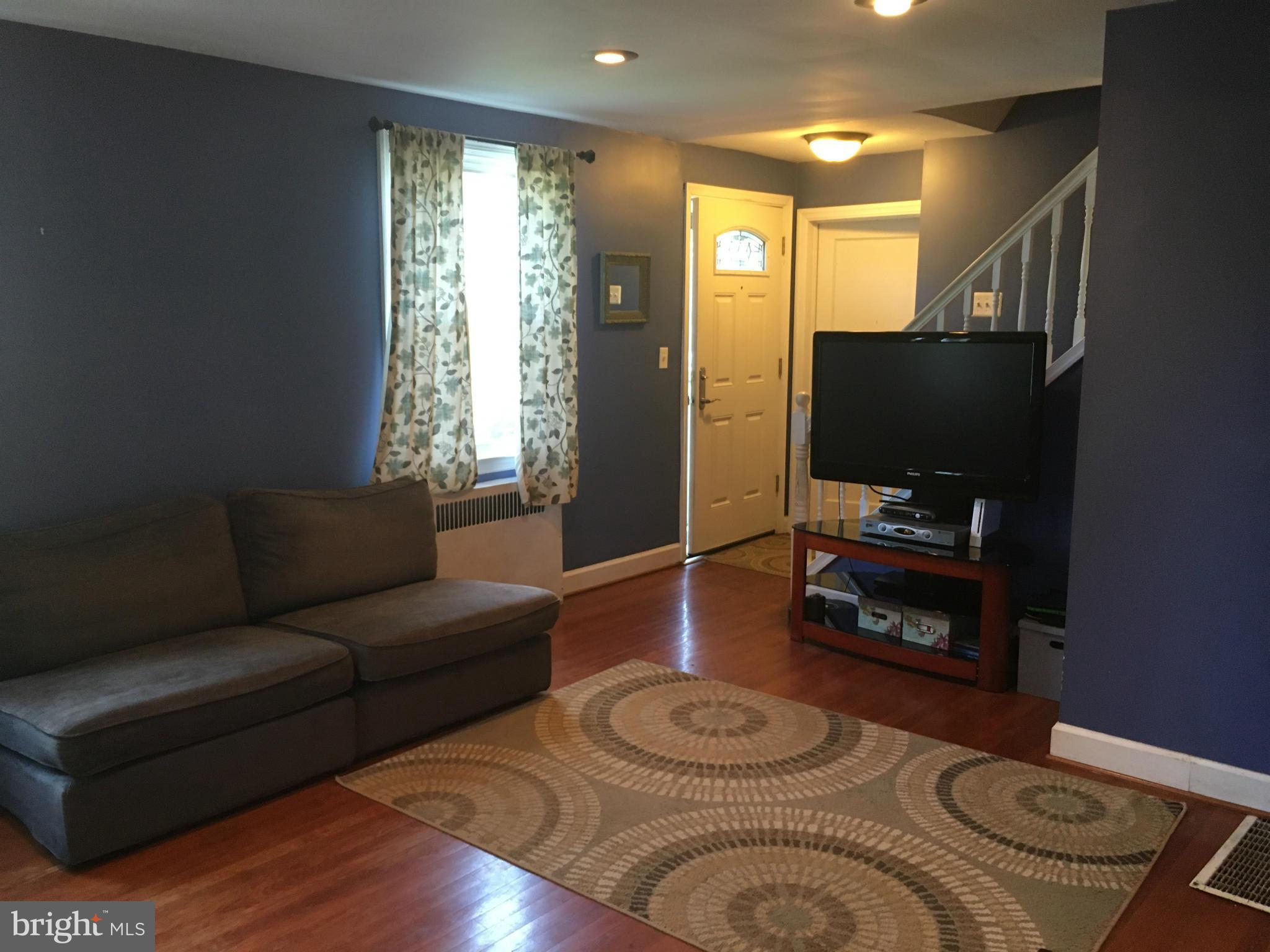 7022 Plymouth Road Baltimore, MD 21208 - Photo 10 of 24 Living Room