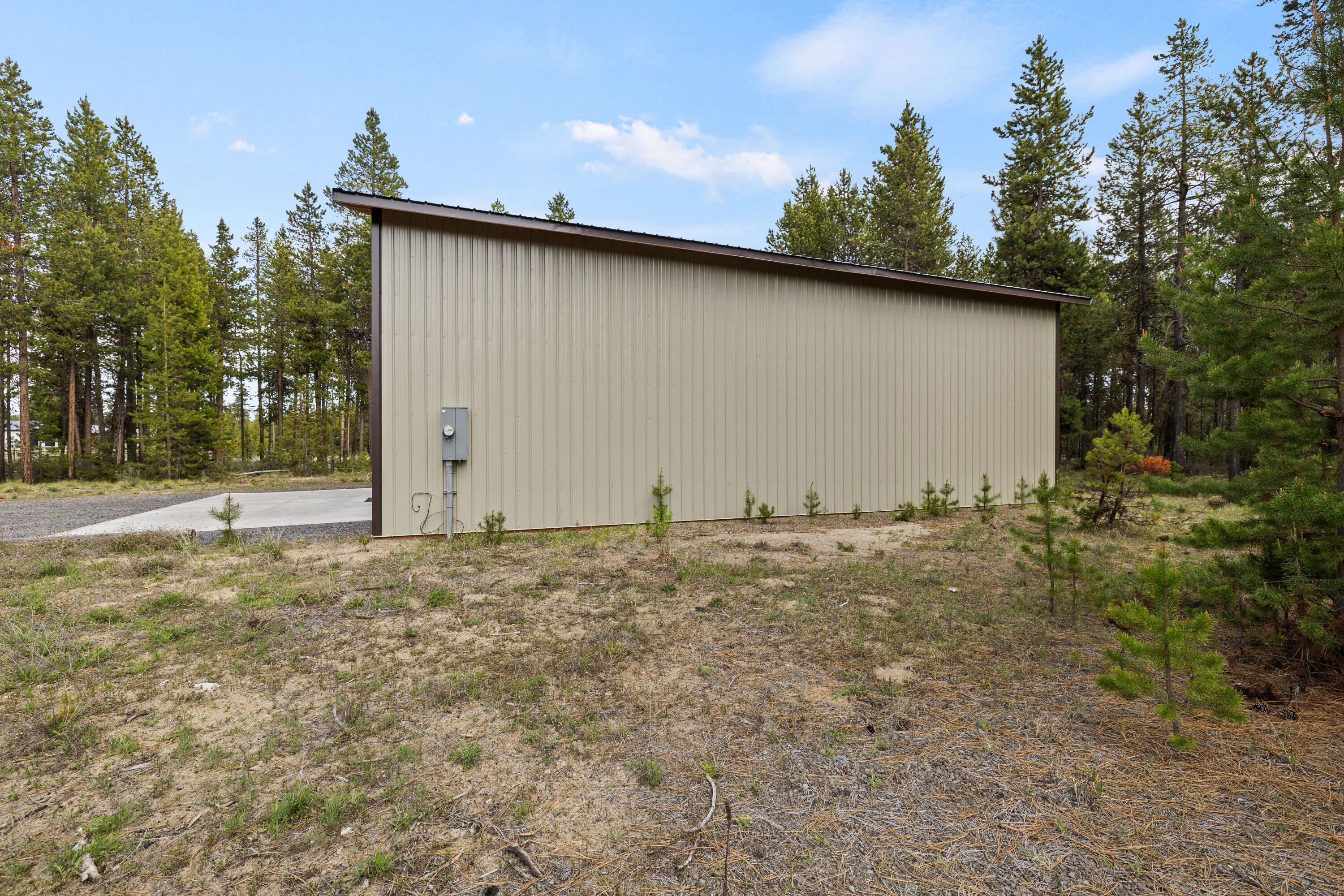 17049 Laguna Road Bend, OR 97707 - Photo 15 of 28 17 Side with panel